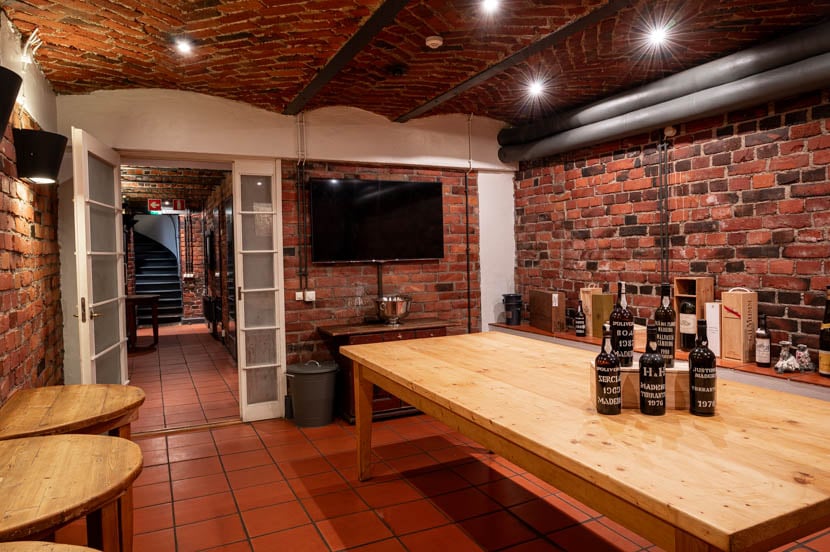 Winecellars-juhlatilat-kabinetti (1)